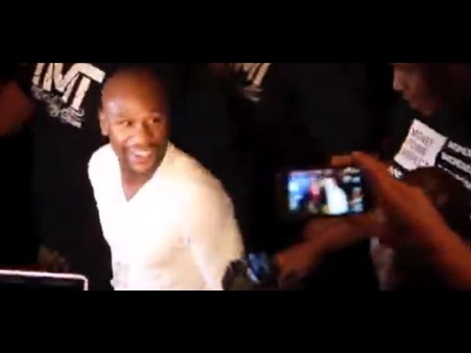 FLOYD MAYWEATHER GRAND ARRIVAL @ MGM GRAND - MAYWEATHER v MAIDANA 2 / MAYHEM