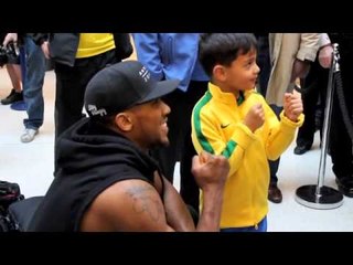 ANTHONY JOSHUA MBE GETS MOBBED BY THE PEOPLE OF WATFORD @ OPEN MEDIA WORKOUT