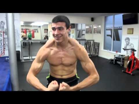 EDDIE CHAMBERS 'HERCULES' IMPRESSION WITH RAMSEY & 15 YEAR OLD THOMAS FURY (TYSON FURY'S BROTHER)