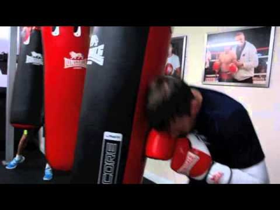 MICHAEL 'STORM' SWEENEY WORKS THE PUNCHBAG @ TEAM FURY GYM (BOLTON) / TIMS v SWEENEY
