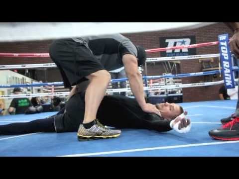 MATT KOROBOV STRETCHING SESSION @ TOP RANK GYM AHEAD OF WORLD TITLE FIGHT WITH ANDY LEE