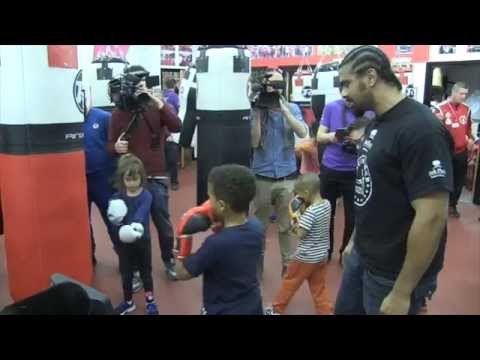 DAVID HAYE COACHES A YOUNG CHILD BOXER HOW TO THROW THE PERFECT JAB & '1, 2' COMBINATION' / iFL TV