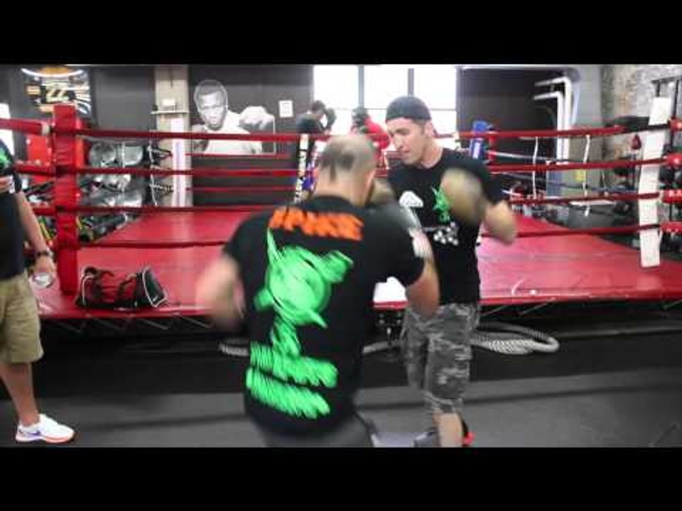 GARY 'SPIKE' O SULLIVAN WORKS ON HIS TECHNIQUE & POWER WITH TRAINER PASCAL COLLINS