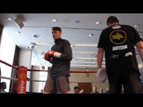 CALLUM SMITH & JOE GALLAGHER WORK THE PADS AHEAD OF MOHOUMADI CLASH / @ HILTON HOTEL (FOOTAGE)