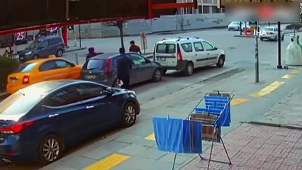 Trafikte kadın sürücü dehşeti! Önce çarptı sonra tekme tokat dövdü