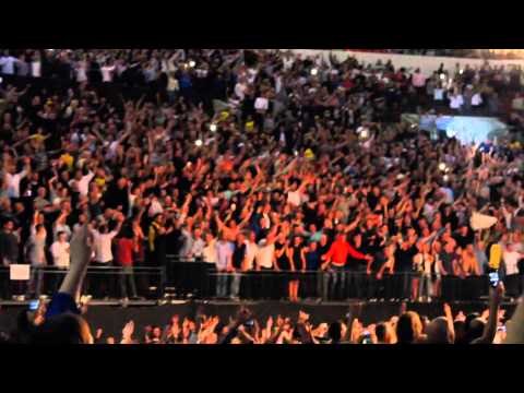 LEEDS FANS GO ABSOLUTELY CRAZY FOR JOSH WARRINGTON - 'I PREDICT A RIOT' / MARCHING ON TOGETHER