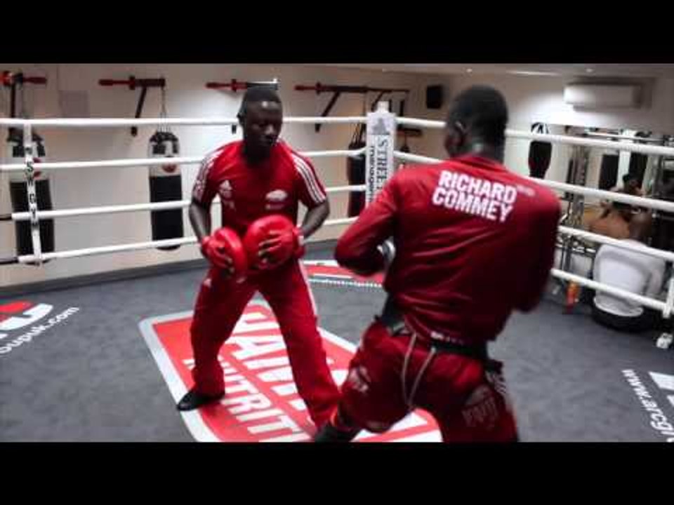 COMMONWEALTH CHAMPION RICHARD COMMEY EXPLOSIVE PADWOKOUT WITH TRAINER CARL LOKKO / iFL TV