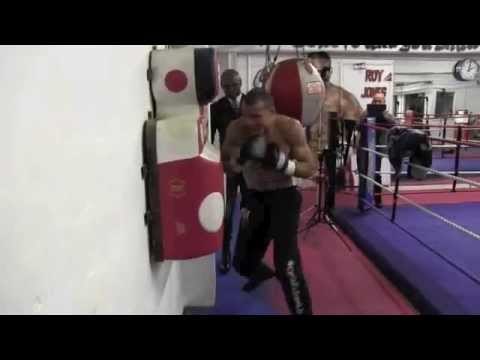 CHRIS EUBANK JNR DISPLAYS INCREDIBLE POWER ON THE WALL PUNCH PAD / EUBANK JR v JETTER