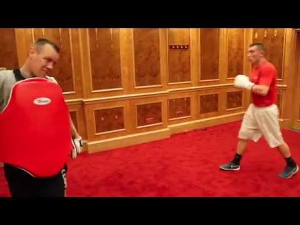 POWERFUL - LIAM WILLIAMS PAD WORK WITH TRAINER GARY LOCKETT / iFL TV