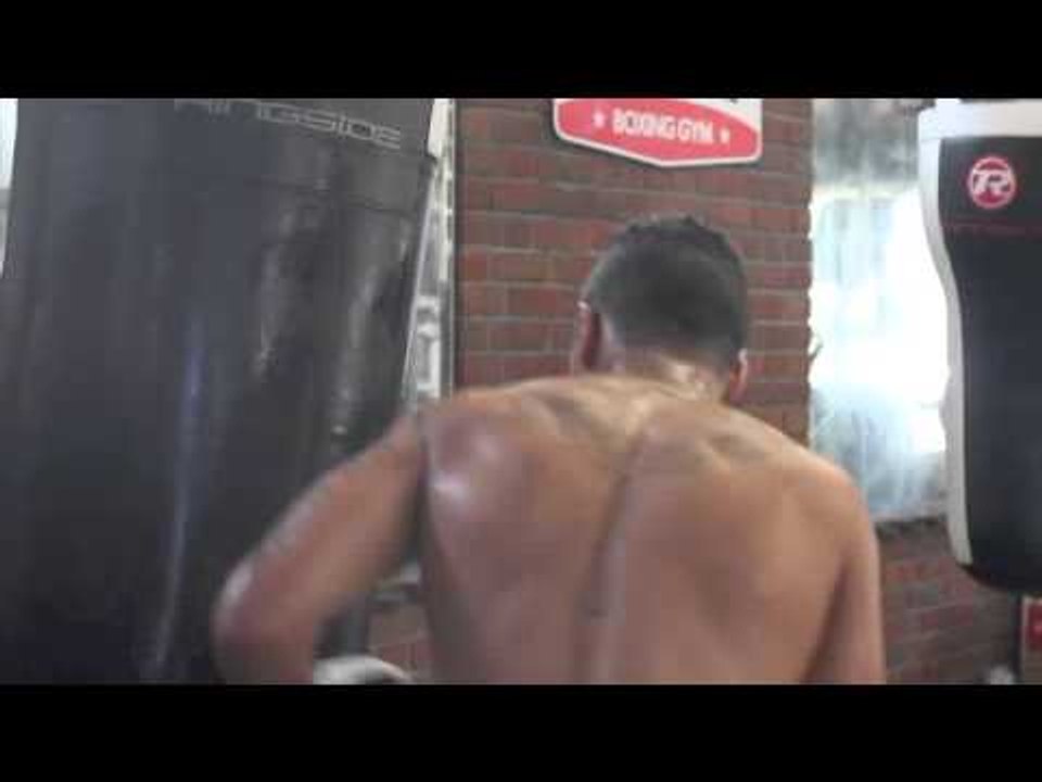 CONNOR NIGEL BENN SMASHES THE HEAVY BAG @ THE MATCHROOM BOXING GYM (FOOTAGE)