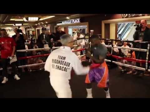 WOW. UNBELIEVABLE !!! GUILLERMO RIGONDEAUX DEFENSIVE PAD WORK @ MANDALAY BAY, LAS VEGAS - NEVADA