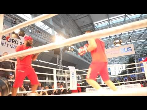 WLADIMIR KLITSCHKO & JONATHON BANKS - FULL PAD WORKOUT ( DUSSELDORF AIRPORT) / KLITSCHKO v FURY