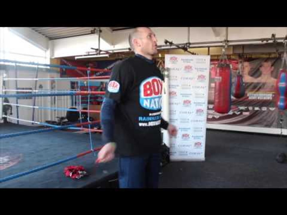 DERRY MATHEWS WORKS OUT ON THE SKIPPING ROPE @...