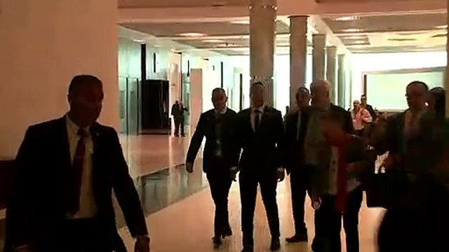 Theresa May meets Leo Varadkar amid Brexit backstop impasse