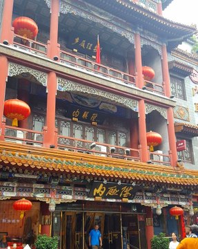 أحذية صينية تقاوم الاندثار وتواكب العصر!