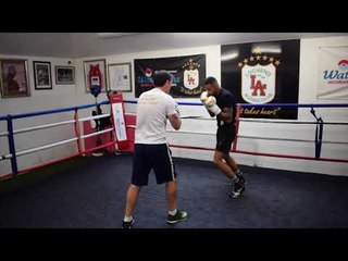 EXPLOSIVE! 'KID CARAMEL' LEWIS BENSON SHOWS OFF HAND SPEED & TECHNIQUE ON PADS @ LOCHEND ABC