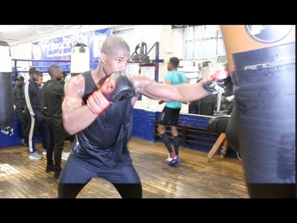 BRUTE POWER! - HEAVYWEIGHT DANIEL DUBOIS TEARS APART THE HEAVYBAG (PEACOCK GYM)  / DUBOIS v CARTER