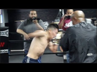 LEO SANTA CRUZ SHOWS OFF HIS BRUTAL BODY PUNCHING @ LA MEDIA WORKOUTS / SANTA CRUZ v AVALOS