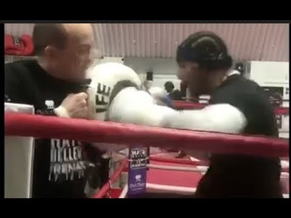 DAVID HAYE SMASHES THE PADS WITH ISMAEL SALAS AHEAD OF TONY BELLEW REMATCH
