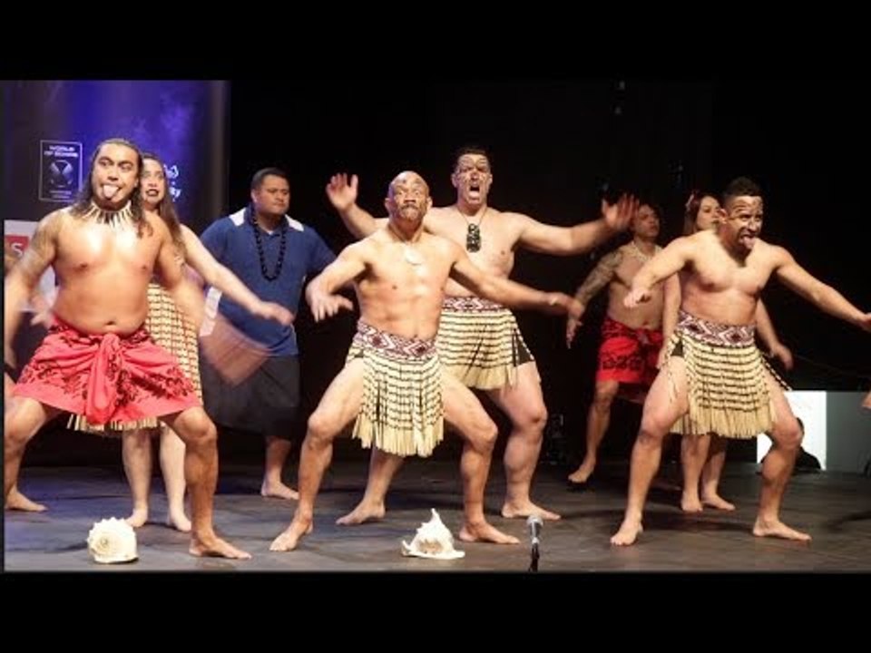 WAR CRY!! TRADITIONAL MAUI UNLEASH THE HAKA AS HERO JOSEPH PARKER ENTERS THE ARENA /JOSHUA v PARKER