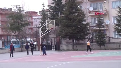 Çorum'da Okula Giren Pitbull Öğrencilere Saldırdı 2 Yaralı-3 )