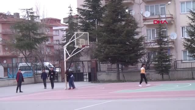 Çorum'da Okula Giren Pitbull Öğrencilere Saldırdı 2 Yaralı-3 )