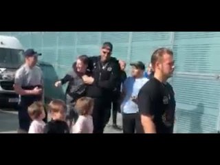 LOL! - TYSON FURY GETS FAN IN HEADLOCK - AS HE IS MOBBED ARRIVING TO PUBLIC WORKOUT