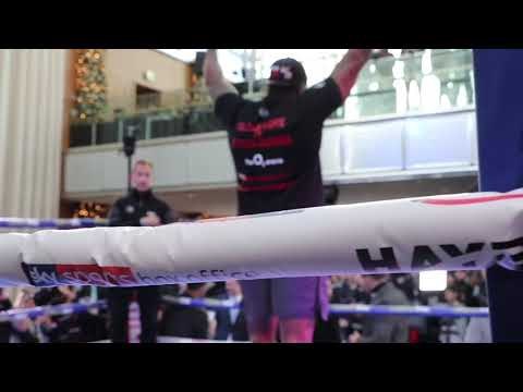 THE BODYSNATCHER! DILLIAN WHYTE GOES THROUGH PACES WITH TRAINER MARK TIBBS AT PUBLIC WORKOUT