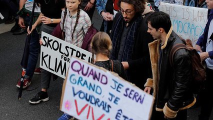 Jovens protestam contra aquecimento global em Paris