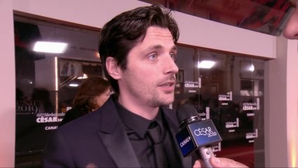 Raphaël Personnaz chante les louanges de Mélanie Thierry sur le tapis rouge - César 2019