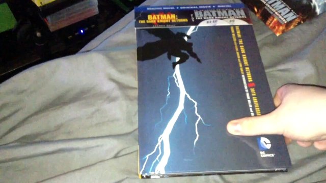 Batman: The Dark Knight Returns Graphic Novel & Blu-Ray/DVD Unboxing
