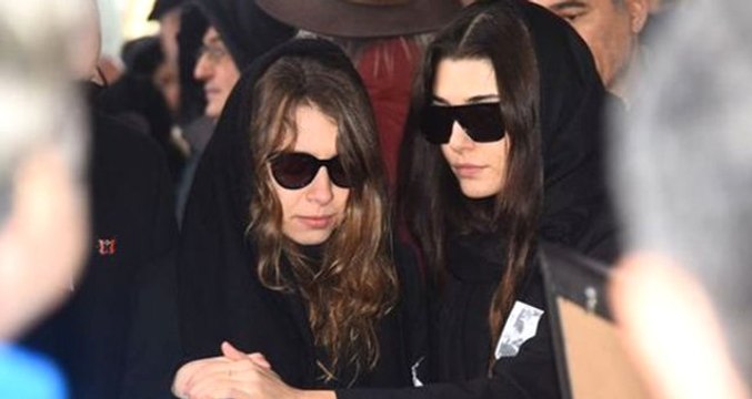 Hande Erçel'in Ablası, Annesinin Ölümünden Sonra İlk Kez Fotoğraf Yayınladı