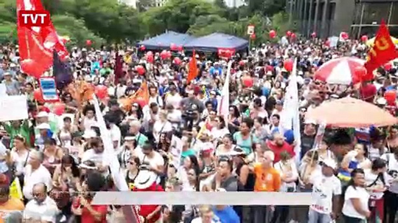 A greve continua!