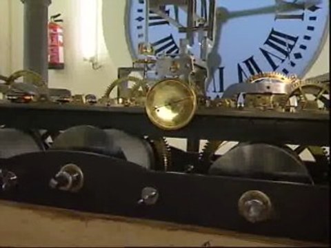 El reloj de la Puerta del Sol ya está listo para marcar la llegada del 2008