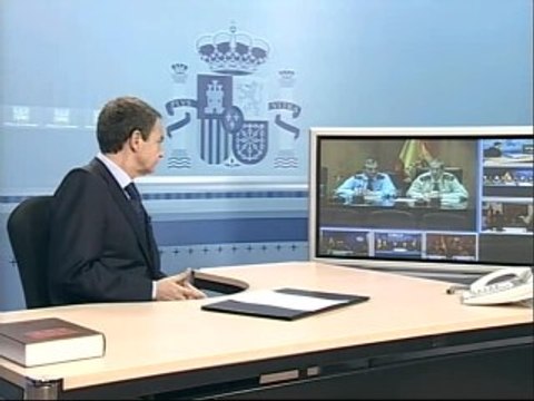 Zapatero felicita a las tropas en el extranjero