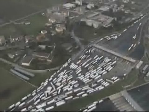 La huelga de camioneros colapsa las principales carreteras en Italia