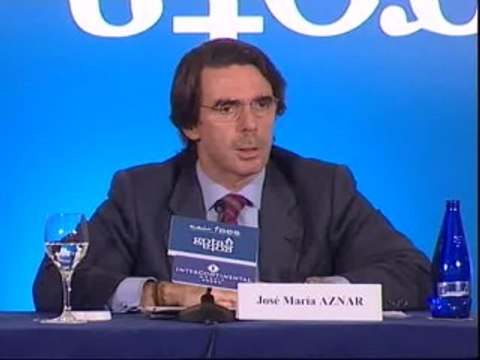 Aznar: Negociar políticamente con los terroristas es darles un balón de oxígeno