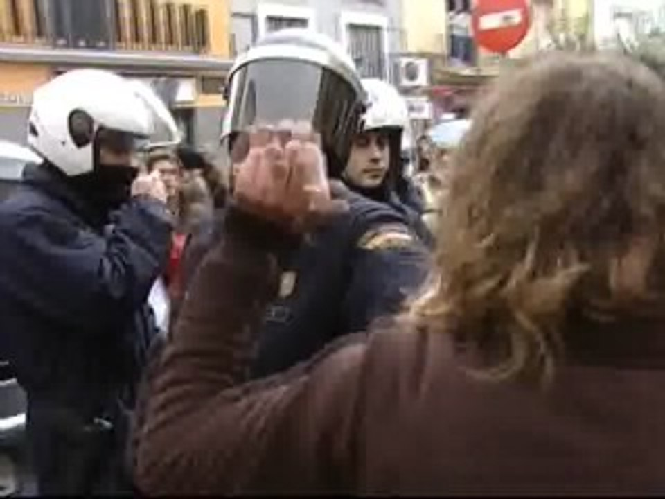 Los 'okupas' de 'Casas Viejas' permanecen encadenados