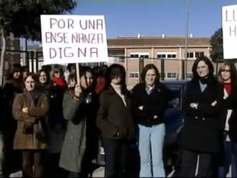 Los alumnos de un colegio de Granada no asisten a clases por problemas con una profesora