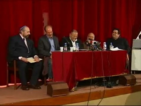 Un católico, un judío, un protestante y un hindú se unen para contar chistes