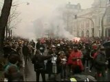 Los funcionarios toman las calles de París para exigir reformas a Sarkozy