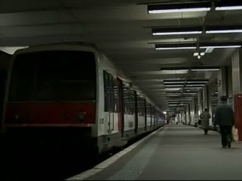 El sector público pone en jaque a Sarkozy