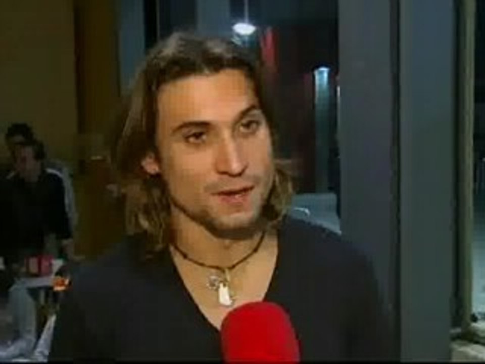 Decenas de seguidores reciben a David Ferrer tras su éxito en el Masters