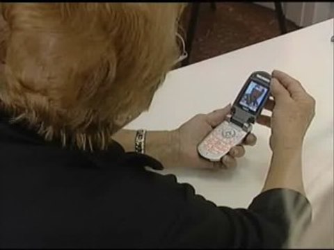 La tercera edad, un filón para las ventas de telefonía simple y de fácil manejo