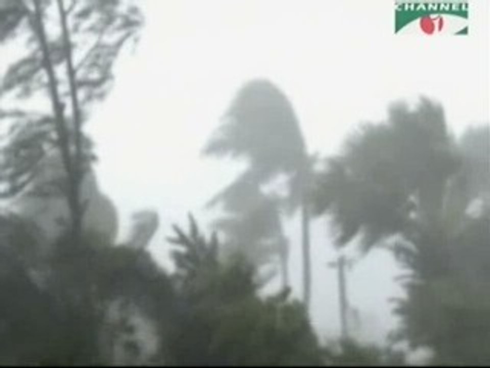 Más de 270 muertos y cientos de desaparecidos por el ciclón 'Sidr' en Bangladesh