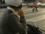 Usar el móvil en moto es dos veces más peligroso que en coche