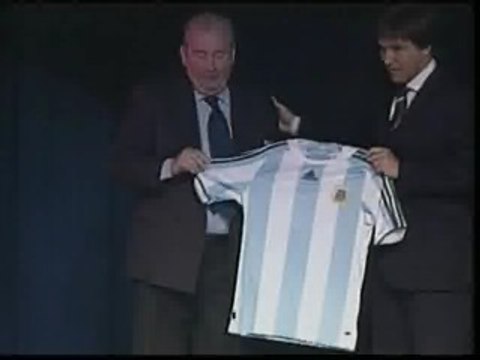 Presentada la nueva camiseta de la selección argentina