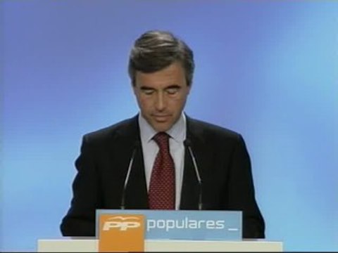Acebes: Si fuera por Zapatero o Moratinos las azafatas probablemente seguirían en Chad