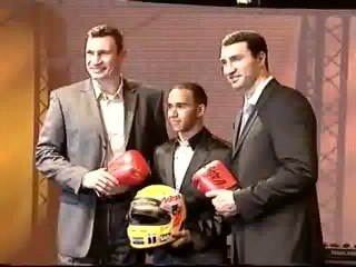 Hamilton, protagonista de la fiesta de McLaren-Mercedes