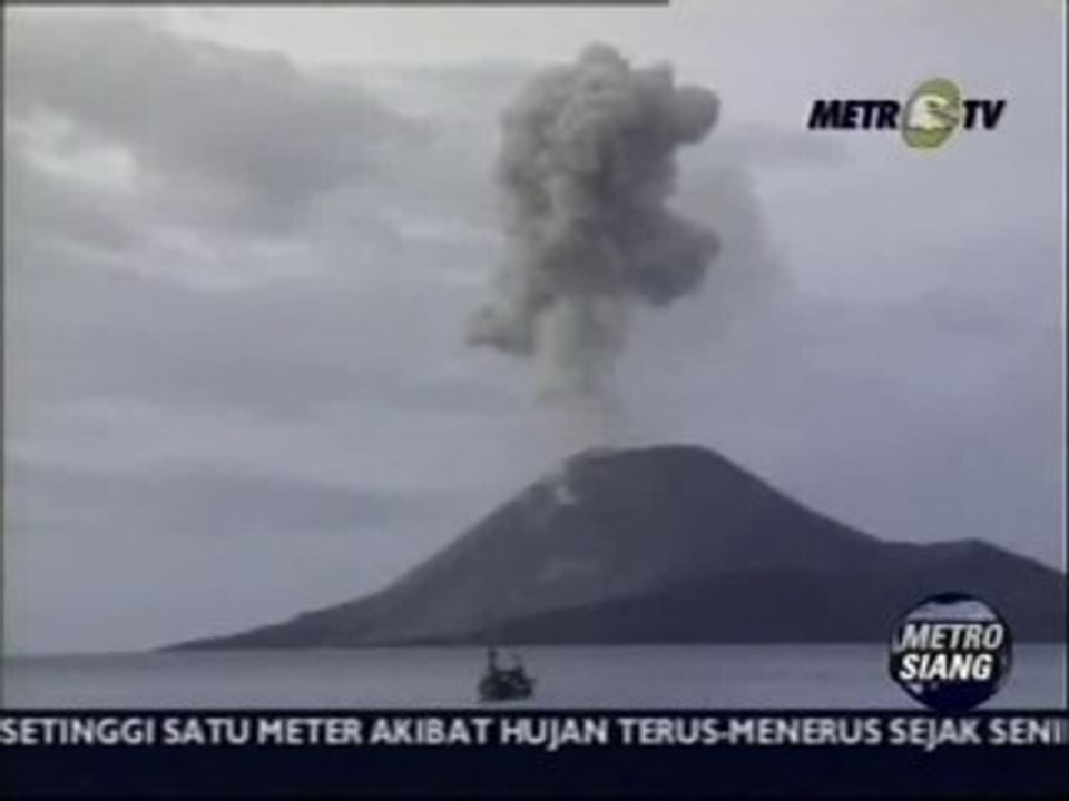 El volcán del Monte Kelud en Indonesia vuelve a la vida